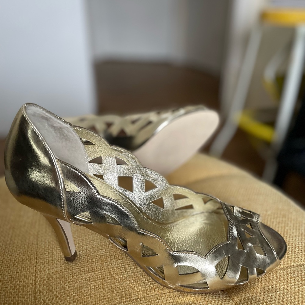 Audrey Brooke gold heels size 8